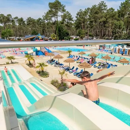 MH 279 BORA-BORA 6-8 personnes 3ch 1sdb tout confort dans camping 4 étoiles avec parc aquatique chauffé Saint-Julien-en-Born